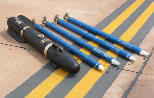 800px-AGM-114_and_Hydra_70