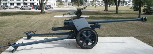 800px-Pak40_cfb_borden_2006_2