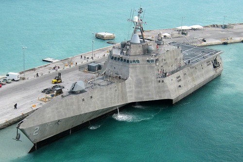800px-USS_Independence_LCS-2_at_pierce_(cropped)