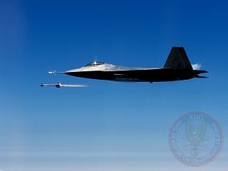 91-4003 F-22A 01AUG02 USAF AIM-9 EAFB supersonic1