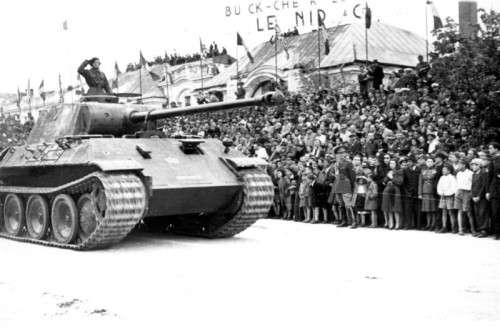 PANTHER ROMANESC DEFILAND IN BUCURESTI 1946