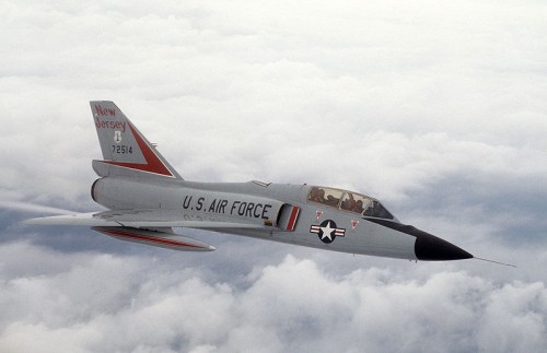 800px-F-106B_Delta_Dart