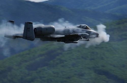 800px-A-10_Thunderbolt_II_Gun_Run