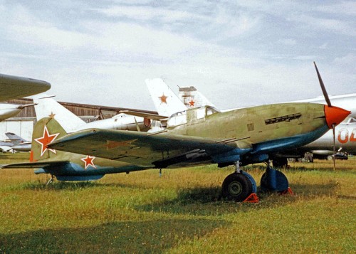 800px-Ilyushin_Il-10M_Soviet_AF_Monino_29.08.94_edited-3