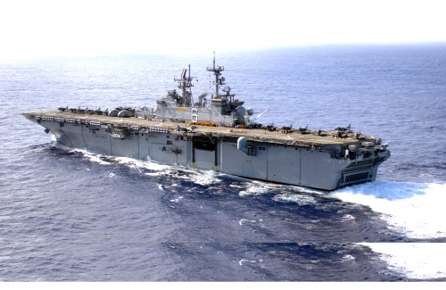 US_Navy_030127-N-1352S-009_The_amphibious_assault_ship_USS_Bonhomme_Richard_(LHD-6)