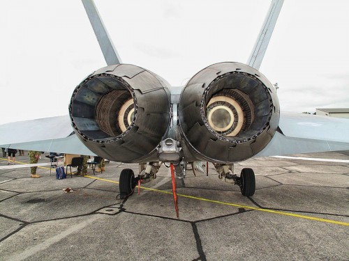 800px-FA-18_engines_RAAF