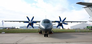 Antonov_An-140-100_at_the_MAKS-2011_(02)