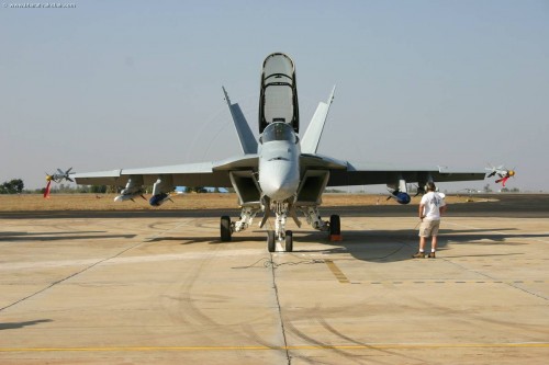 F-18_Super_Hornet_Head_on_shot