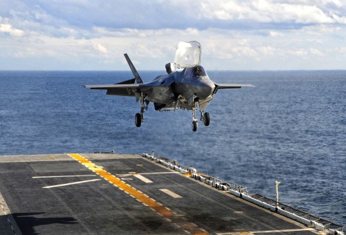 F-35B-vertical-landing-at-USS-Wasp