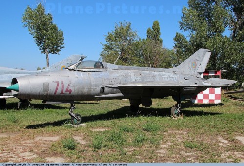 MIG-21 F-13 IN CU COCARDE TRICOLORE