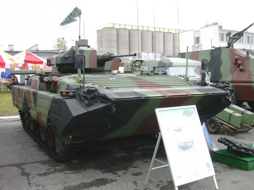 BWP-1M_Puma_MSPO_2003_Poland_05.jpg