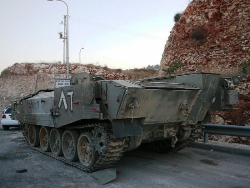 800px-Achzarit_armored_personnel_carrier_2011