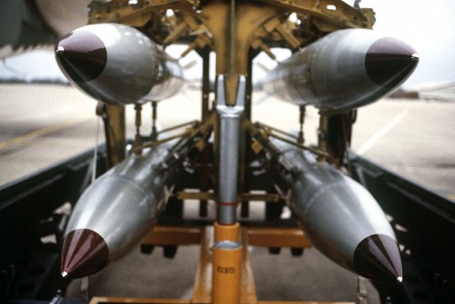 800px-B-61_bomb_rack