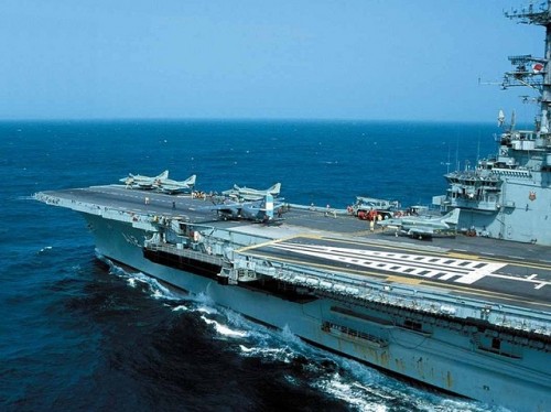 Sao_Paulo_carrier_forward_flight_deck_Brazil