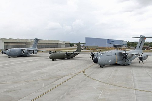 does-a400m-fill-role-between-c-130-c-17-airbus_a400m_c130j-c-17_raf