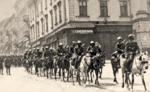 Armata-Română-intrând-in-Cernauti-in-1941
