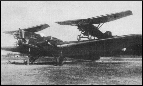 The Z-1 Samolet Zvena ('aircraft-aircraft group') TB-1 carrying two Tupolev I-4s was first flown on 3 December, 1931, and the unit made a number of successful test flights.
