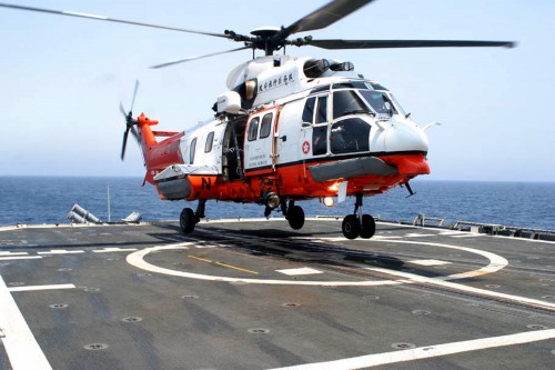 GFS_Super_Puma_on_USS_Mobile_Bay