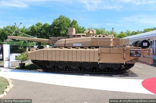 Leclerc_tank_with_Tarian_RPG_armour_Eurosatory_2014_International_defense_and_security_exhibition_Paris_France_640_001