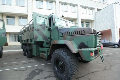 Raptor_6x6_KrAZ_armoured_truck_chassis_Ukraine_Ukrainian_army_defense_industry_military_equipment_640_001