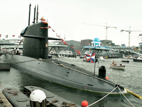 1280px-Dutch_submarine_Zeeleeuw