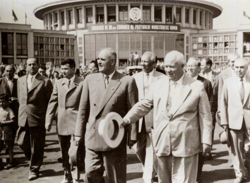 Gheorghiu-Dej_&_Khrushchev_at_Bucharest's_Baneasa_Airport_(June_1960)