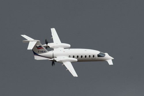 1280px-Piaggio_P-180_Avanti_Rennes_2010