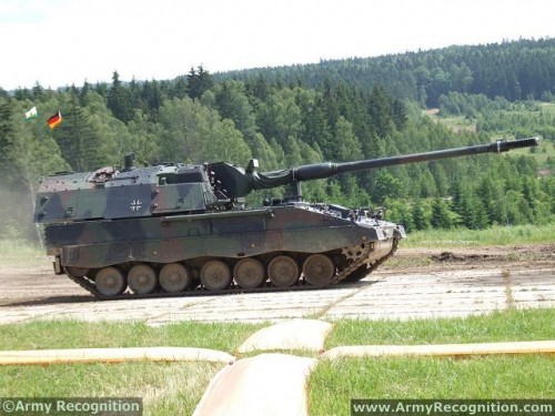 Lithuania_might_show_interest_for_KMW_s_PzH_2000_155_mm_self_propelled_howitzer_640_001