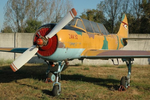 1024px-Yakovlev_Yak-52_Szolnok_2011_02