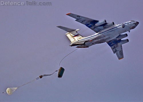 Il-76_dropping_BMD-1