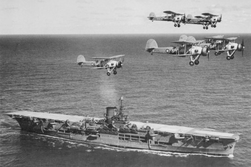 HMS_Ark_Royal_h85716