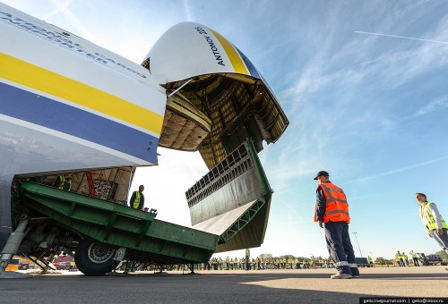 AN-225 RAMPA DE BOT