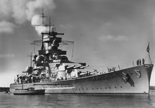 Battleship_Scharnhorst_bow_view