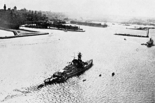 Graf Spee intra in Montevideo