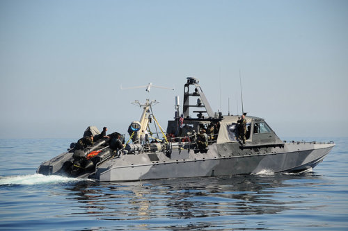 Barca de patrulare SOC MK5 echipata cu lansator UAS Scan Eagle