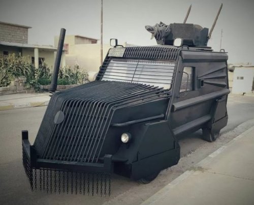 kurdish_troops_prepare_their_batmobile-style_armoured-car_for_mosuls_battle_001