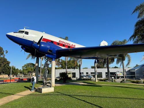 fuziuni si achizitii in domeniul aviatiei militare