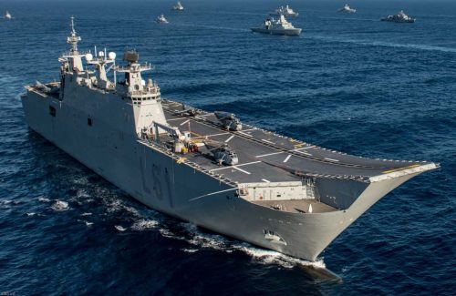 India isi doreste patru nave de asalt amfibiu LPD